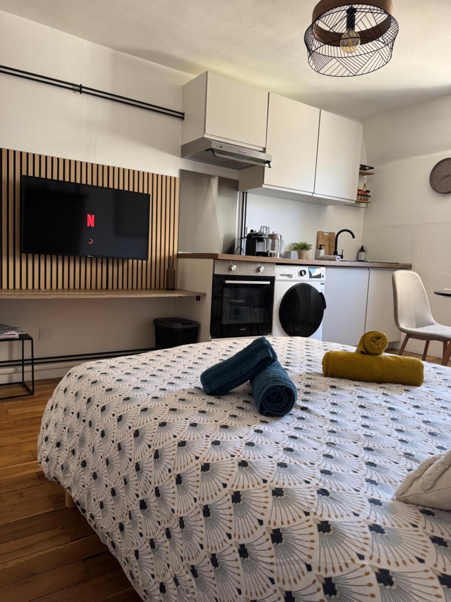 Charmant Appartement Au Coeur De בורז'ה מראה חיצוני תמונה