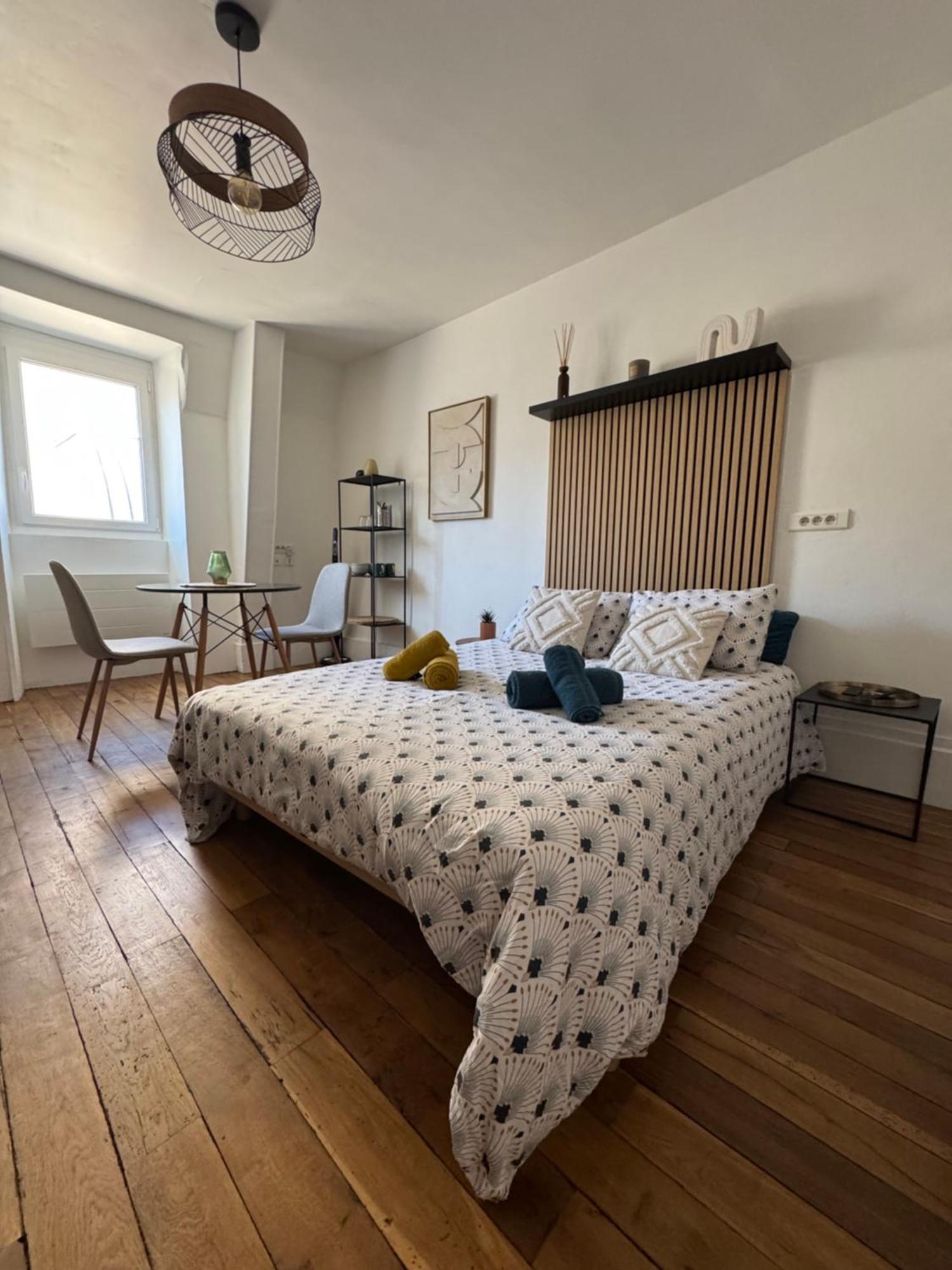 Charmant Appartement Au Coeur De בורז'ה מראה חיצוני תמונה