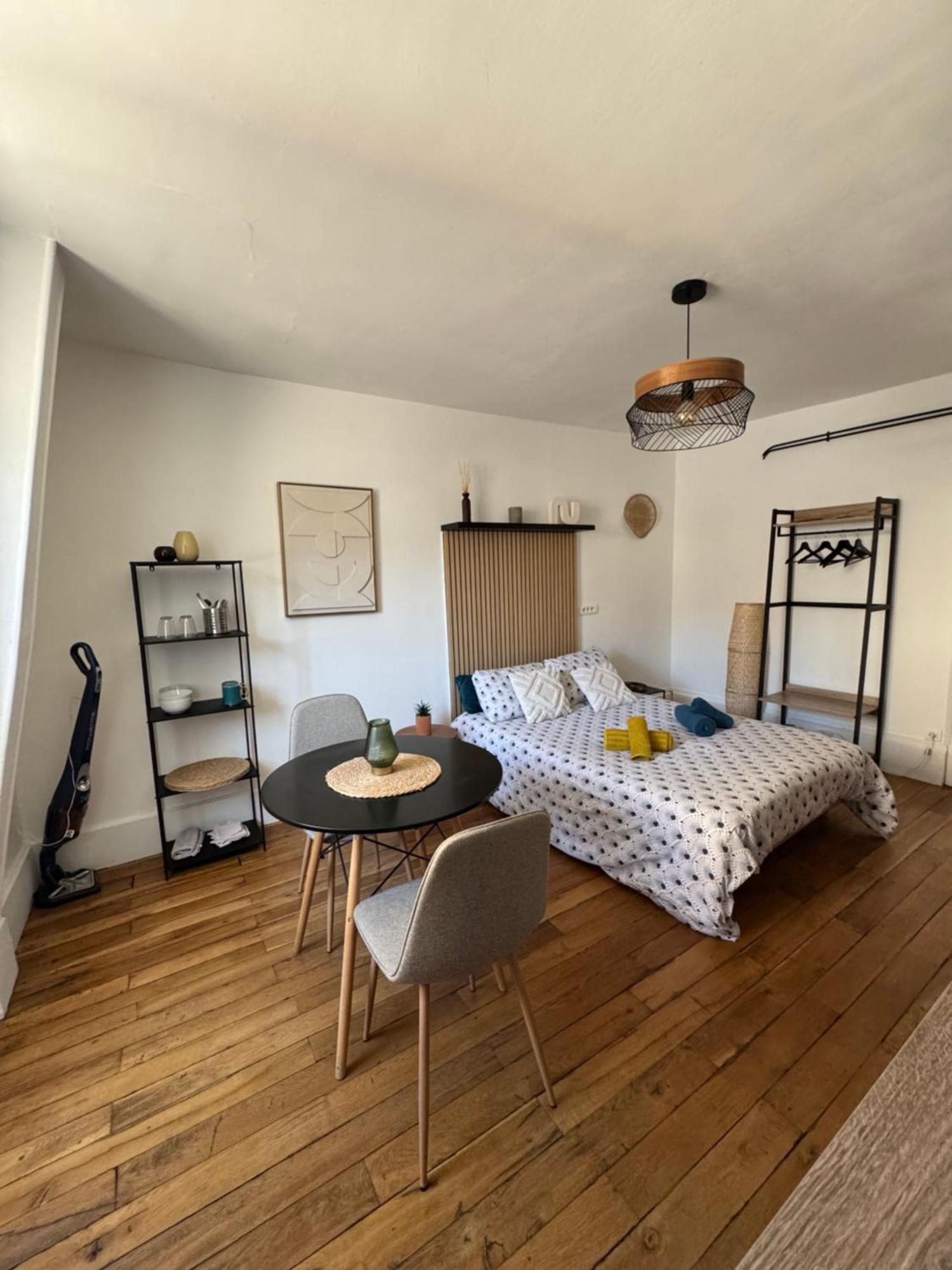 Charmant Appartement Au Coeur De בורז'ה מראה חיצוני תמונה